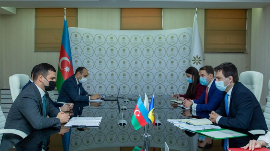 La Baku, Nicu Popescu a invitat oamenii de afaceri să examineze ZEL-urile și Parcurile IT din țara noastră