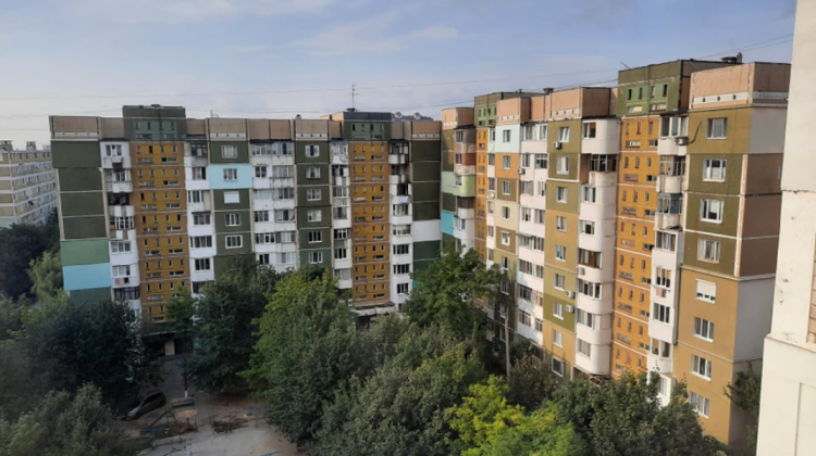 Trei blocuri multietajate din Chișinău vor trece la un sistem de încălzire centralizat mai eficient