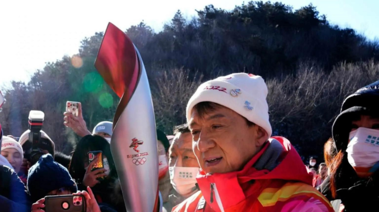 FOTO Jackie Chan a purtat flacăra olimpică pe Marele Zid Chinezesc! Vezi imagini