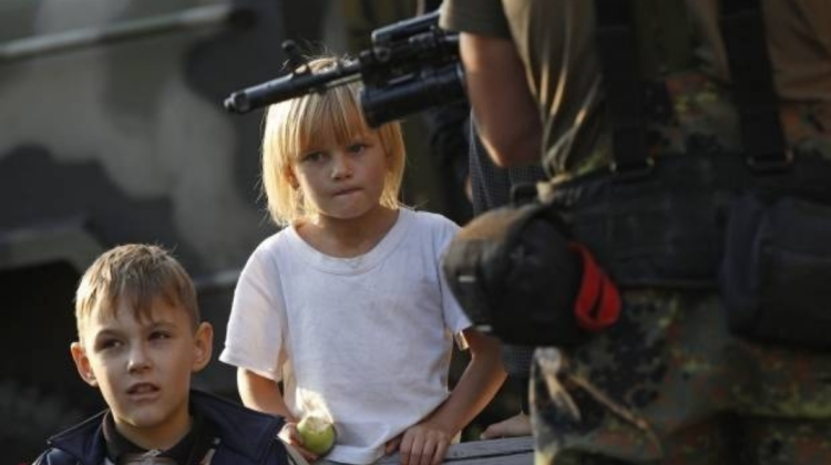 VIDEO Copiii din Donbass, speriați, pe fundalul sirenelor de război: Ce se întâmplă, vom muri?