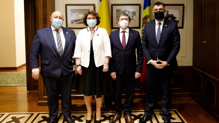 Grosu, la sfat cu senatorii români, oaspeți la Chișinău: Ședința comună a Comisiilor juridice – un act de solidaritate