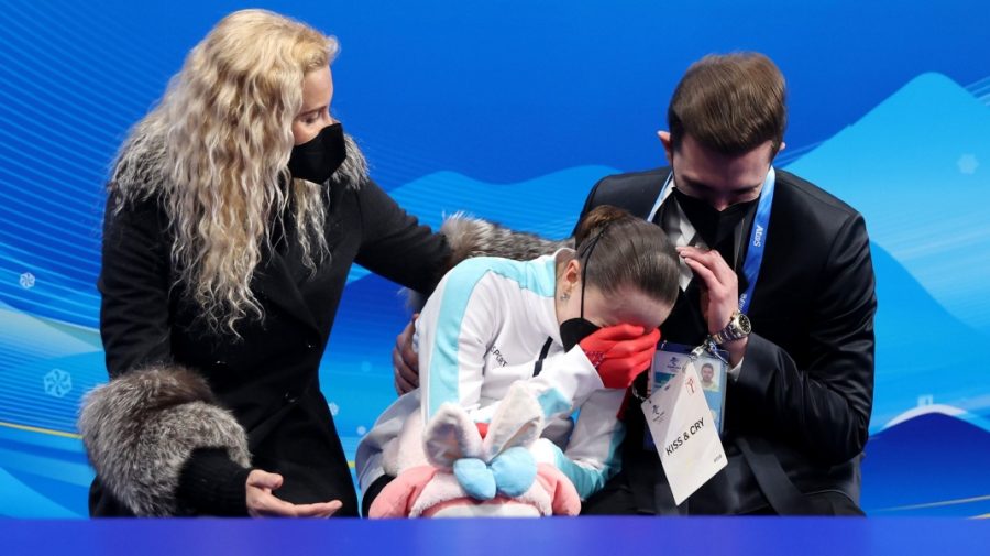 VIDEO Ce coșmar! Valieva, în lacrimi, după ce a ratat podiumul. „Ați distrus cea mai talentată patinatoare a lumii”