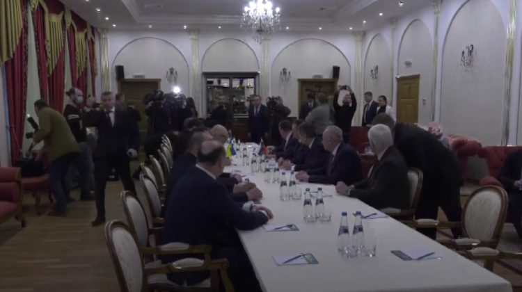 VIDEO S-au întâlnit față în față în orașul Gomel. Delegațiile Rusiei și Ucrainei au început negocierile
