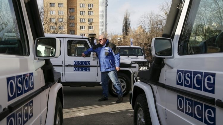 FĂRĂ PANICĂ! Misiunea OSCE din Ucraina va fi evacuată la Chișinău, în circa 80 de automobile inclusiv blindate
