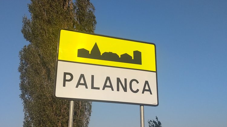 FOTO Diversioniști pe timp de pace. La Palanca sunt aruncate pe traseu cuie înfipte în cartofi