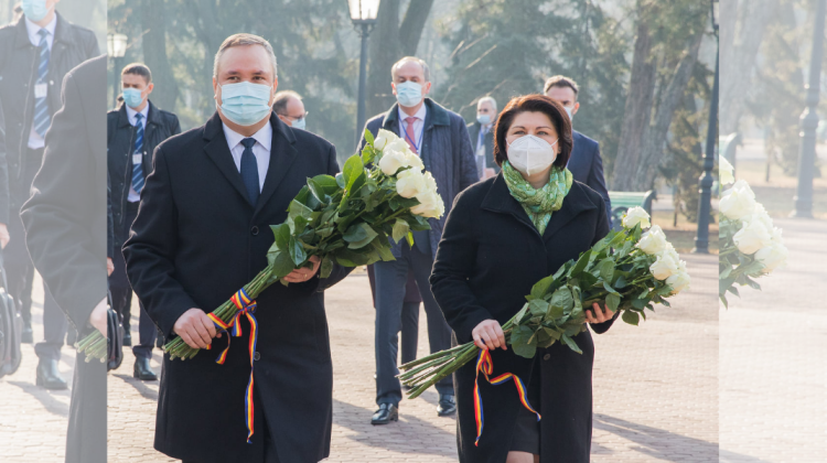 VIDEO Prim-miniștrii Natalia Gavrilița și Nicolae-Ionel Ciucă au depus flori la Monumentul lui Ștefan cel Mare și Sfânt