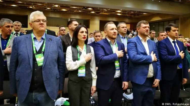 Zelenski, cu piciorul în prag?! Deputații partidului „Sluga Naroda” nu au voie să părăsească Ucraina