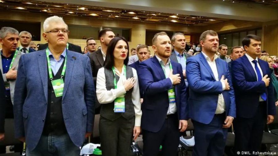 Zelenski, cu piciorul în prag?! Deputații partidului „Sluga Naroda” nu au voie să părăsească Ucraina