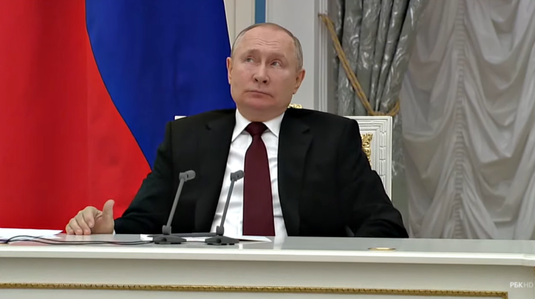 VIDEO Mort-copt, Vladimir Putin nu vrea să recunoască! Vorbește cu jumătate de gură că economia Rusiei s-a împotmolit