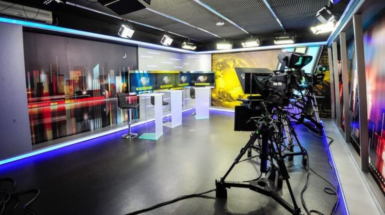 Lupta cu propaganda televizată și online, revine pe masa deputaților. Sunt prevăzute sancțiuni cu sistarea activității