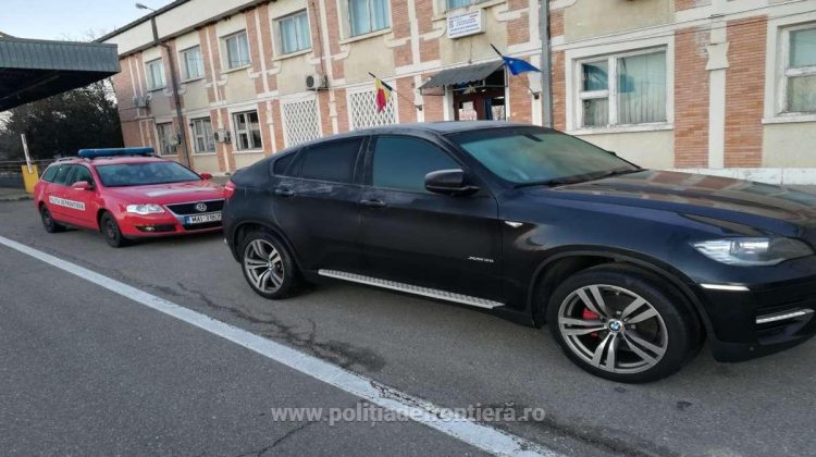 FOTO Un BMW X6, căutat de autorităţile din Italia, oprit la vama Albița! Era transportat cu ajutorul unei platforme