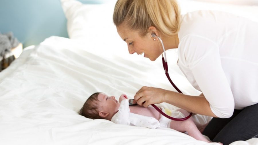 Invenția cu care părinții pot depista problemele de sănătate ale bebelușilor de acasă, fără a se mai deplasa la spital