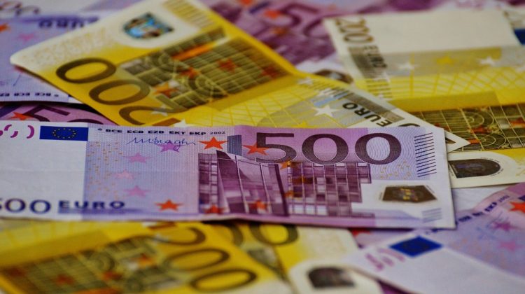 Euro s-a prăbușit! A ajuns la cel mai scăzut nivel din ultimii opt ani