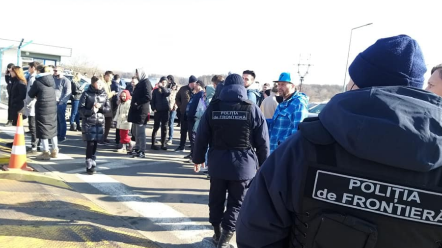 FOTO E forfotă mare la trecerile frontierelor de stat. Familii de ucraineni așteaptă să ajungă în Moldova