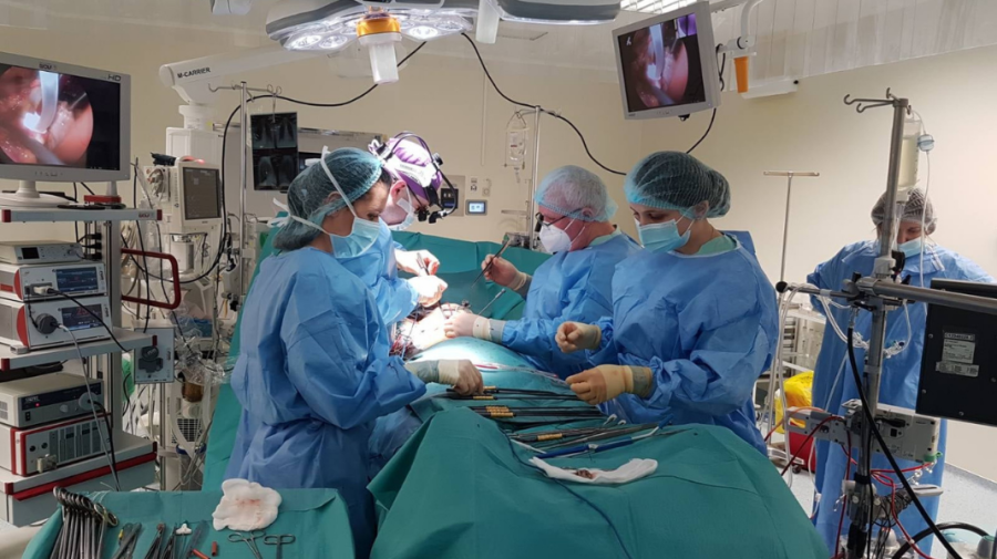 Profesionalism și dăruire! Chirurgii de la spitalul „Timofei Moșneaga” au înlăturat o tumoare la o femeie de 74 de ani