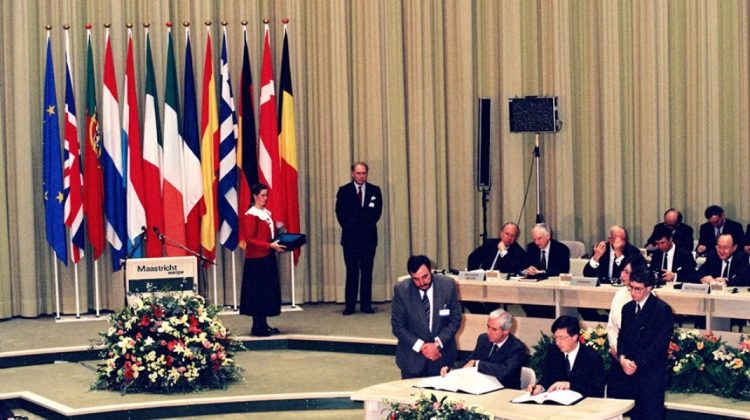 O zi istorică: Se împlinesc 30 de ani de la semnarea Tratatului care a devenit piatra de temelie a Uniunii Europene