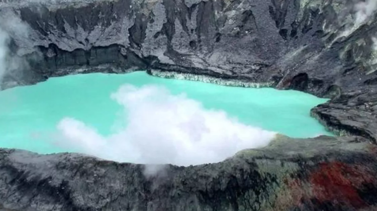 Incredibil! Apa unui lac din Costa Rica, acoperită cu metale toxice! Care este legătura cu viața pe Marte