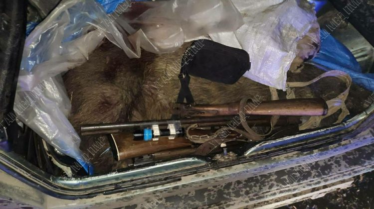 FOTO Sfârșitul încununează opera! Fapta pentru care câțiva bărbați au ajuns pe mâna poliției
