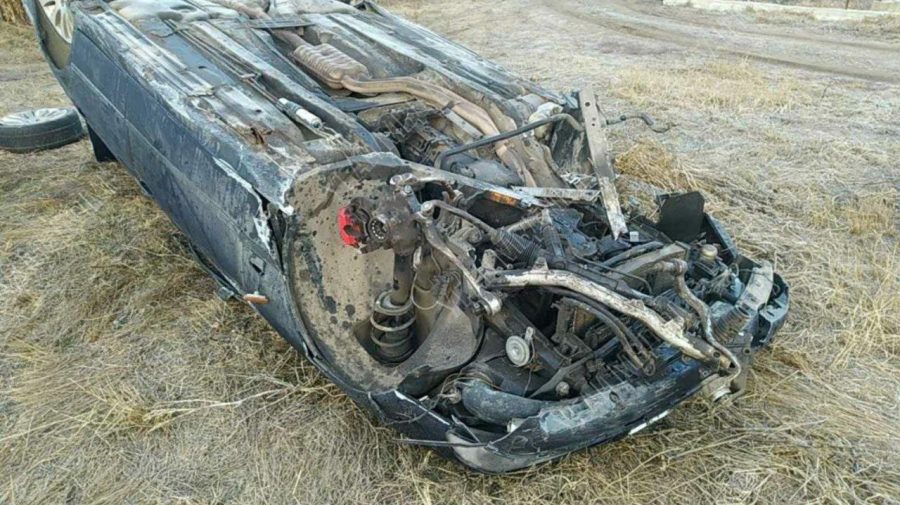 FOTO, VIDEO Și-a distrus mașina și a fugit! Cum a încercat un individ să ascundă dovezile accidentului