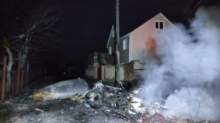 FOTO, VIDEO Fragmentele unui avion au căzut peste o casă din Kiev!