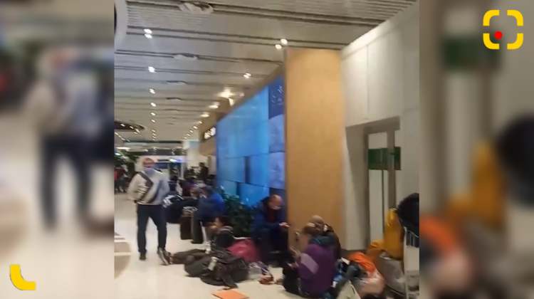 VIDEO Mare haos pe aeroport! Un avion cu ucraineni a aterizat la Chișinău. Cauza pentru care nu au ajuns acasă, la Kiev