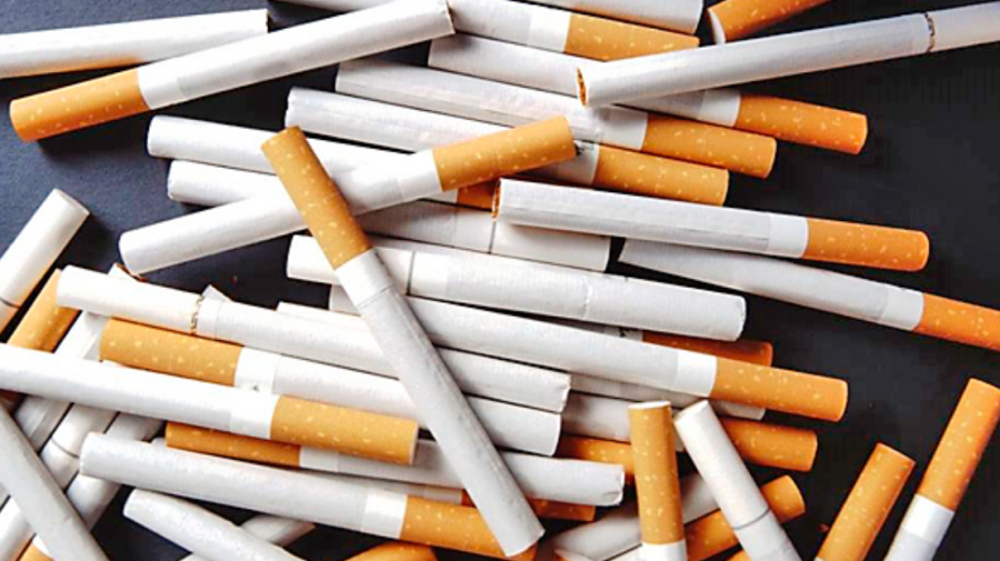 FOTO Mii de țigarete dosite în tavanul unui microbuz – depistate la Sculeni. Unde urma să ajungă marfa