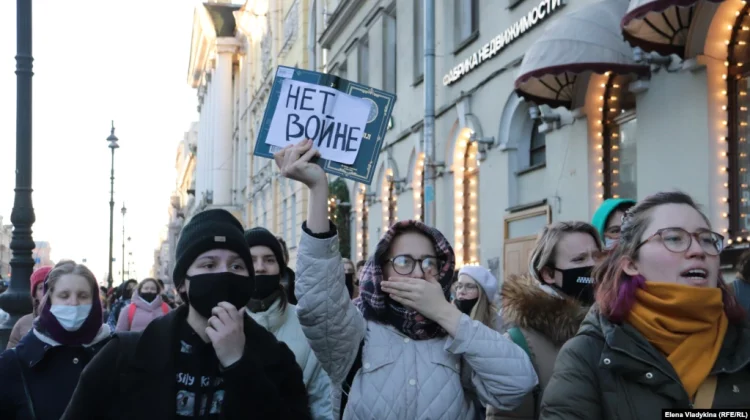 Presa din Rusia: Studenții care au participat la mitingurile din Sankt Petersburg vor fi exmatriculați