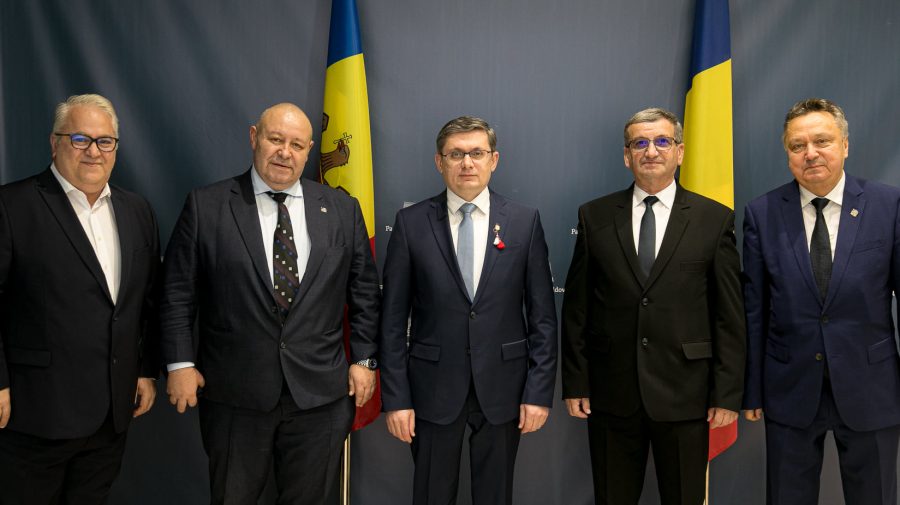 FOTO Un europarlamentar român și trei senatori, în vizită la Grosu. Două probleme de bază puse în discuție