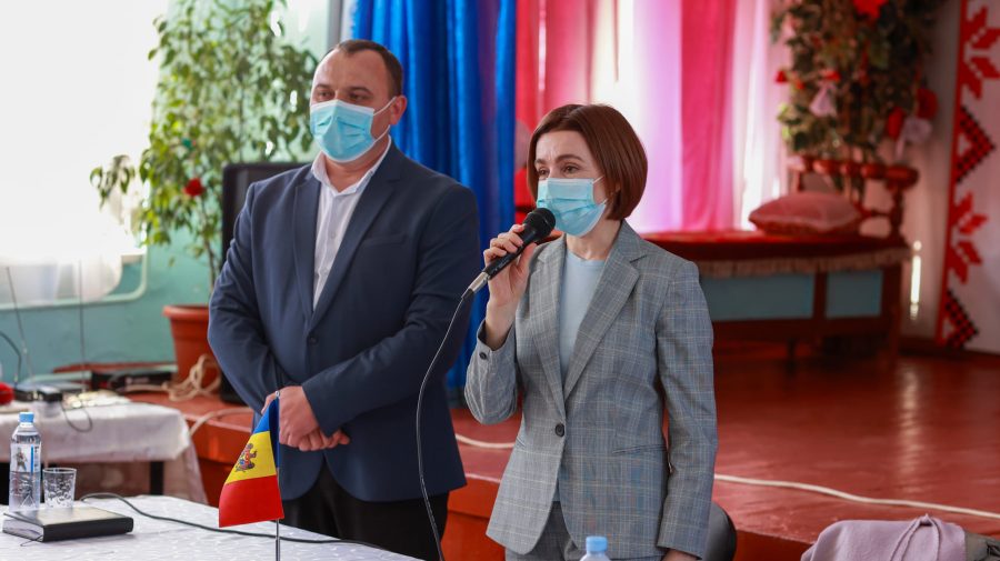 FOTO Sandu, în vizită în două localități din raionul Glodeni. Momentul care „a făcut-o pe șefa statului bucuroasă”