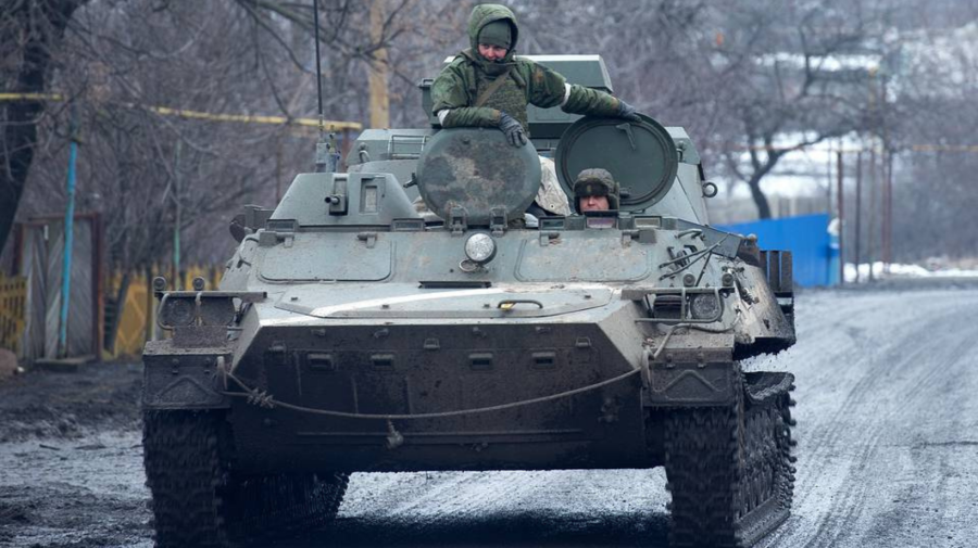 Le dau bani să uite de tancuri? Rușii au început să ofere ucrainenilor din teritoriile ocupate câte 10.000 de ruble