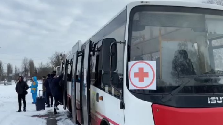 Evacuarea civililor ucraineni din orașele bombardate, zădărnicită iar. Kievul acuză rușii că trag în coridoarele verzi