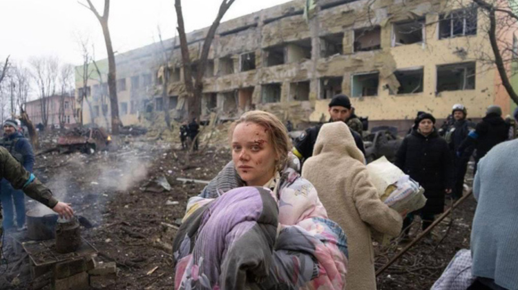 Trei persoane, inclusiv un copil, au decedat după bombardamentul maternității din Mariupol. Alte 17 persoane – rănite