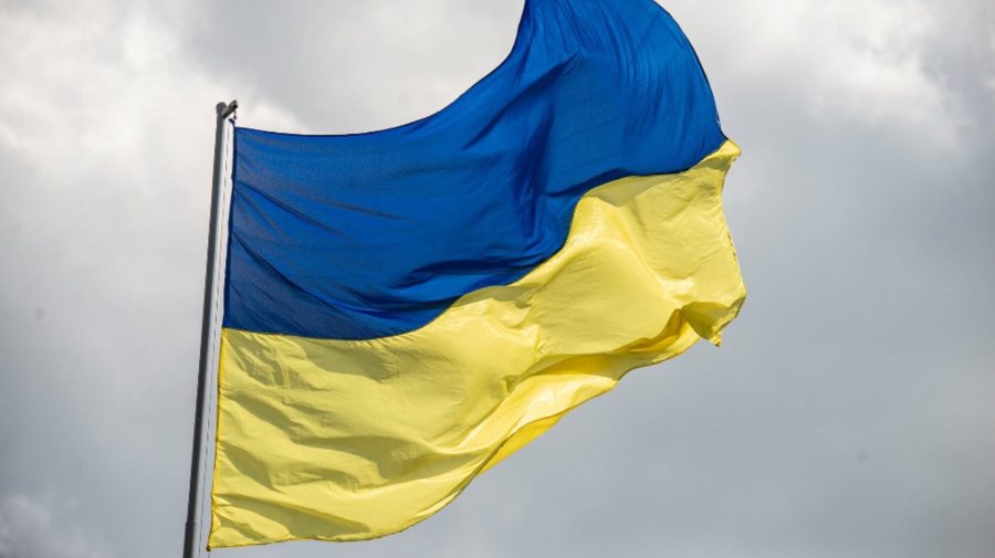 FOTO O ghirlandă în culorile drapelului din Ucraina a stârnit zâzanie. Poliția din Moscova caută făptașul