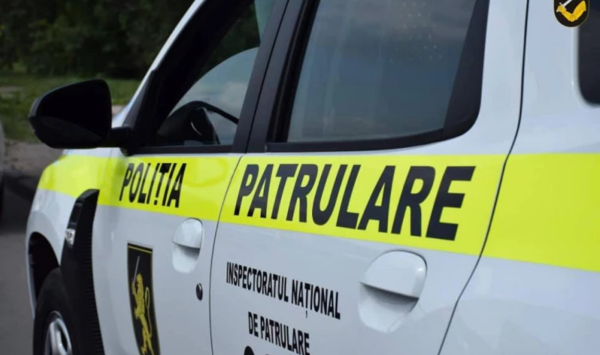 Doi polițiști, reținuți după ce ar fi cerut 500 de euro pentru a mușamaliza un furt