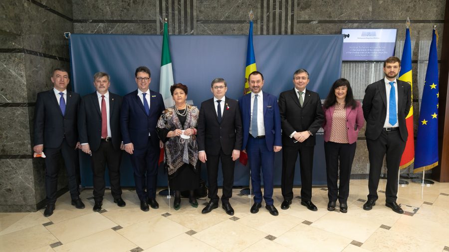 Deputați italieni, în vizită la Parlamentul din Chișinău. Grosu i-a primit „cu brațele deschise”. Subiectele abordate