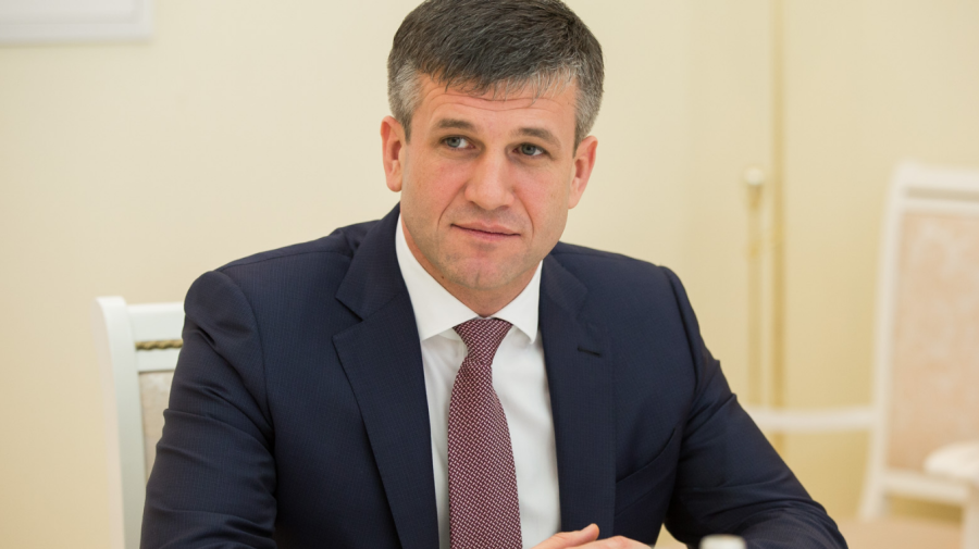 „Bună dimineața”! Procurorii anticorupție au descins la domiciliul fostului director al SIS, Vasile Botnari