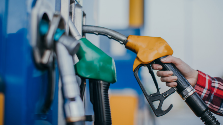 Petroliștii cer Guvernului să majoreze prețul carburanților cu 60 de bani per litru