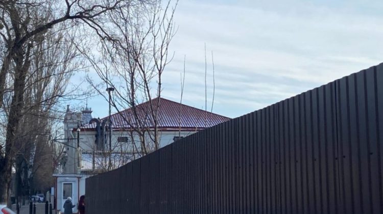 Blocul buclucaș de pe strada Mateevici – în atenția oamenilor legii! Procuratura și CNA examinează cazul