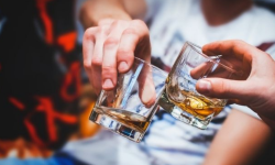 (studiu) Consumul de alcool micșorează creierul. Ce înseamnă asta
