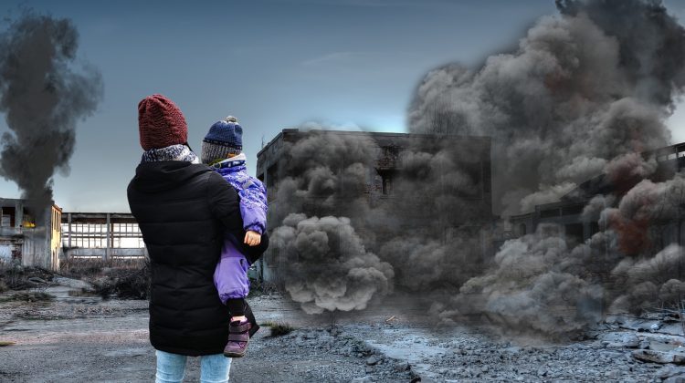 În toată Ucraina mor copii. La Herson un tanc a lovit o mașină cu doi minori, iar la Mariupol s-a tras în autobuze