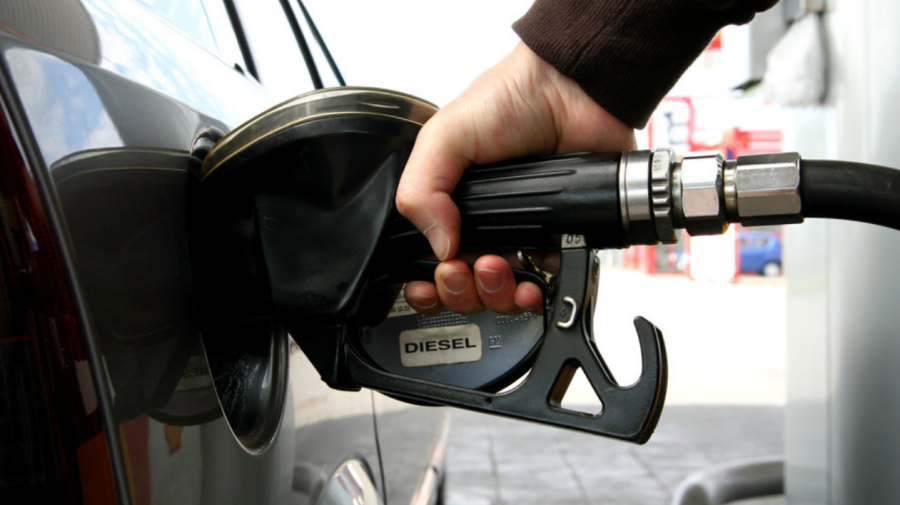 Prețurile carburanților afișate pentru weekend! Benzina va fi cu 7 bani lei mai ieftină. Cât va costa motorina