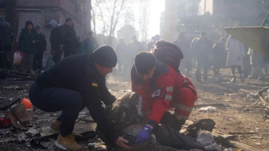 GALERIE FOTO Capitala Ucraineană a fost din nou ținta bombardamentelor. Au distrus un cartier din Kiev