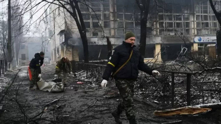 100 de mii de oameni rămân blocați în infernul de la Mariupol! BBC: Peisaj imunan, plin de clădiri distruse și cadavre
