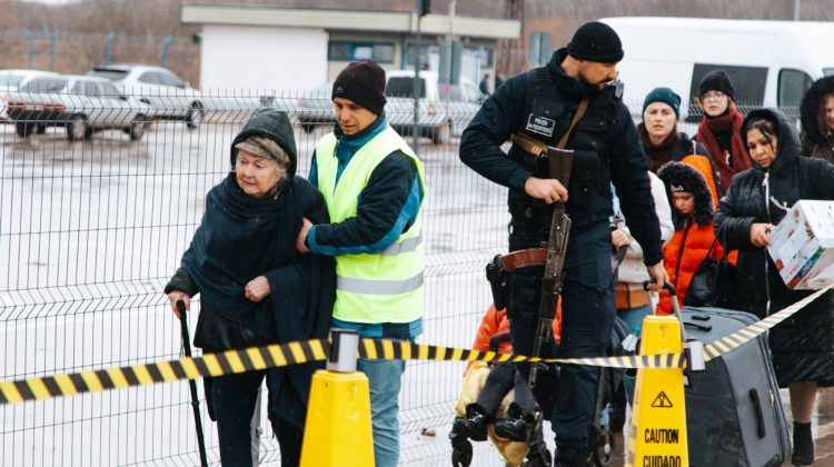 Flux sporit de refugiați la punctele de trecere a frontierei! Mii de ucraineni continuă să vină în țara noastră