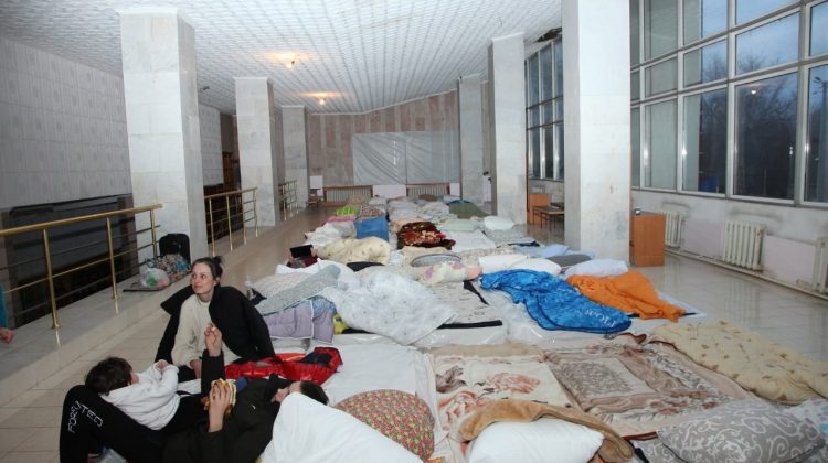 Mii de pături și kituri de igienă – la Chișinău! Articolele vor fi distribuite centrelor de primire a refugiaților