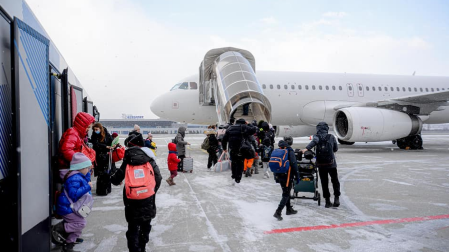 Curse charter gratuite, destinate refugiaților! Avioanele vor zburat către mai multe destinații europene