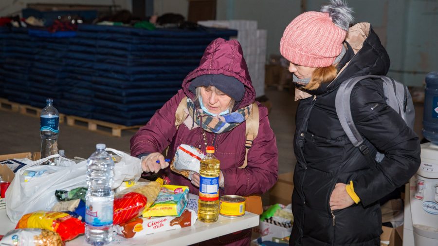 Bunuri materiale și produse alimentare pentru refugiați! Au fost distribuite celor găzduiți de familiile din țară