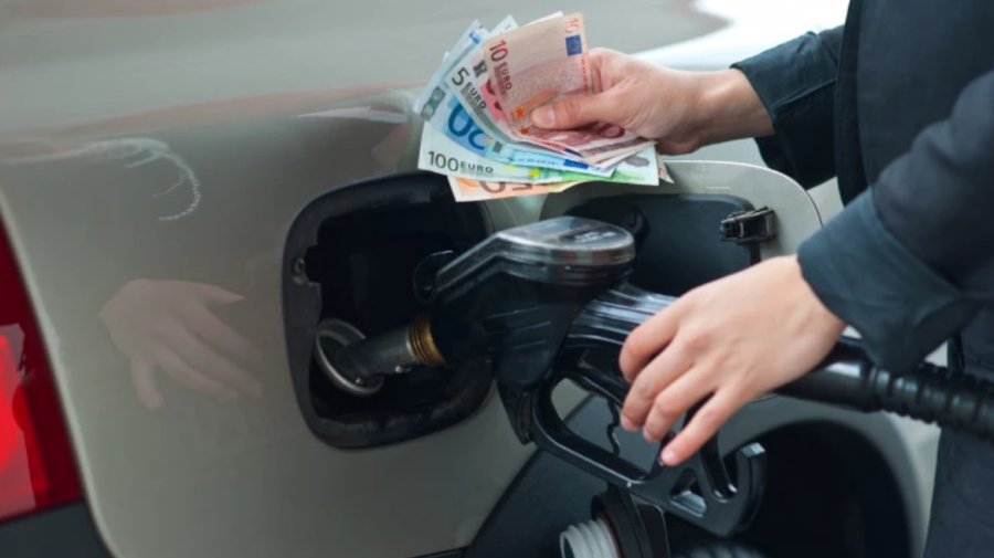 ANRE îi liniștește pe șoferi: La nivel național există suficiente stocuri de carburanți