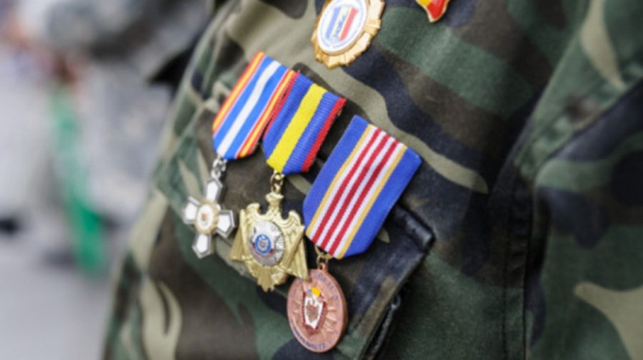 DOC Participanții Războiului de pe Nistru, decorați cu medalie la 30 de ani de la eveniment. Sandu a semnat decretul