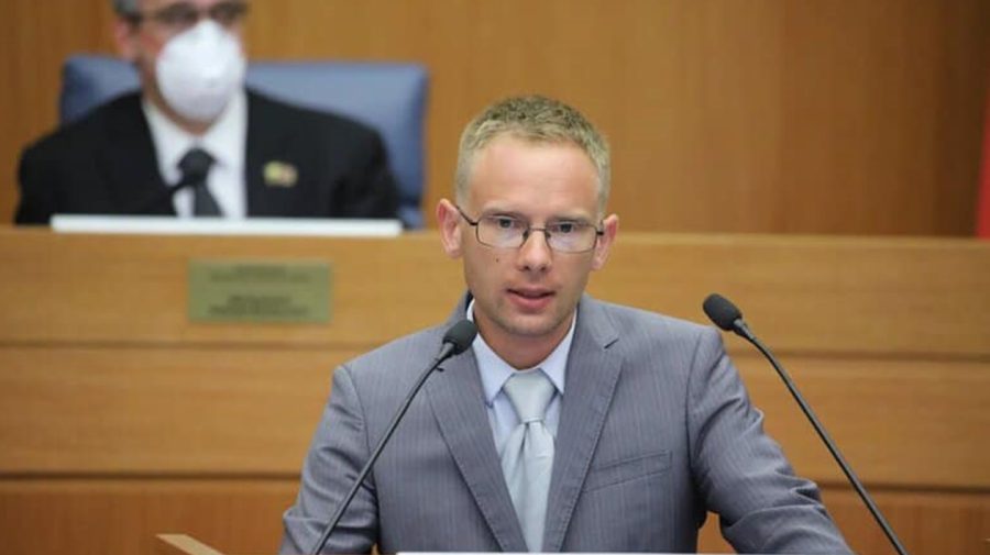 DOC Circ de la Moscova! Un consilier comunist propune „demilitarizarea și denazificarea Republicii Moldova”